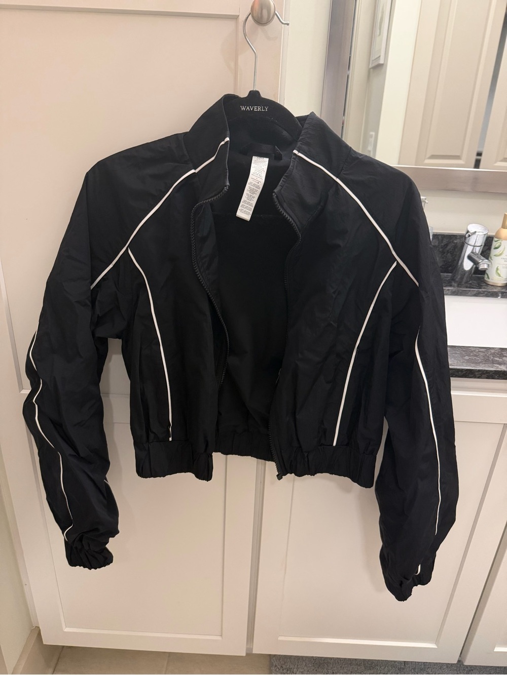 ALO wind breaker